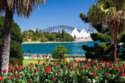 Sydney Private Day Tours, Botanic Gardens and Mrs Macquaries Chair, Sydney Half Day Highlights Ultimate Luxury Private Tour